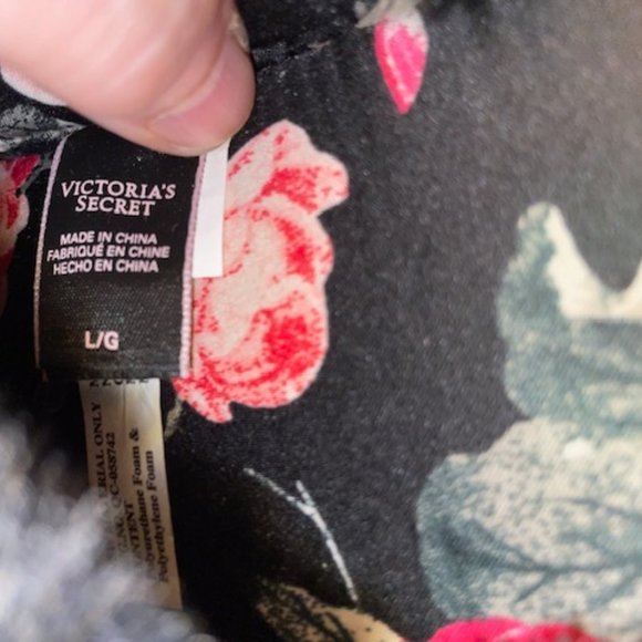 Victoria's Secret Floral Satin Slippers  faux fur trim. Size L  Black pink NWOT - Picture 7 of 12